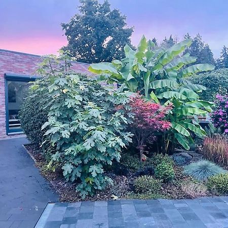 Prachtig Guesthouse Met Gratis Parkeren Maasmechelen Exterior foto