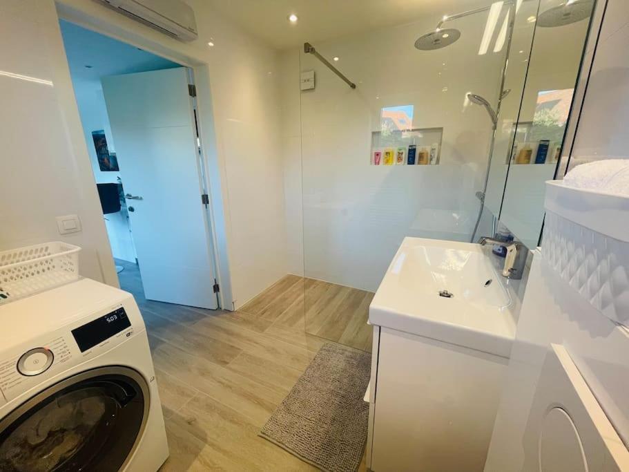 Prachtig Guesthouse Met Gratis Parkeren Maasmechelen Exterior foto